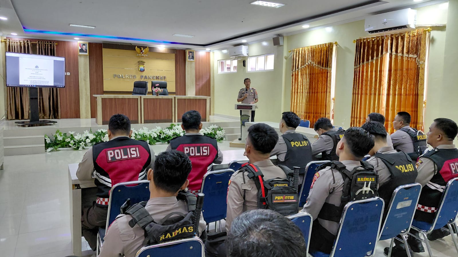 Kasi Hukum Polres Pangkep Sosialisasikan Perkap Pengendalian Massa dan Penyampaian Pendapat di Muka Umum