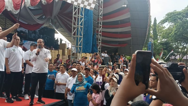 Jalan Sehat Anti Mager Pemkab Pangkep Diikuti Ribuan Peserta