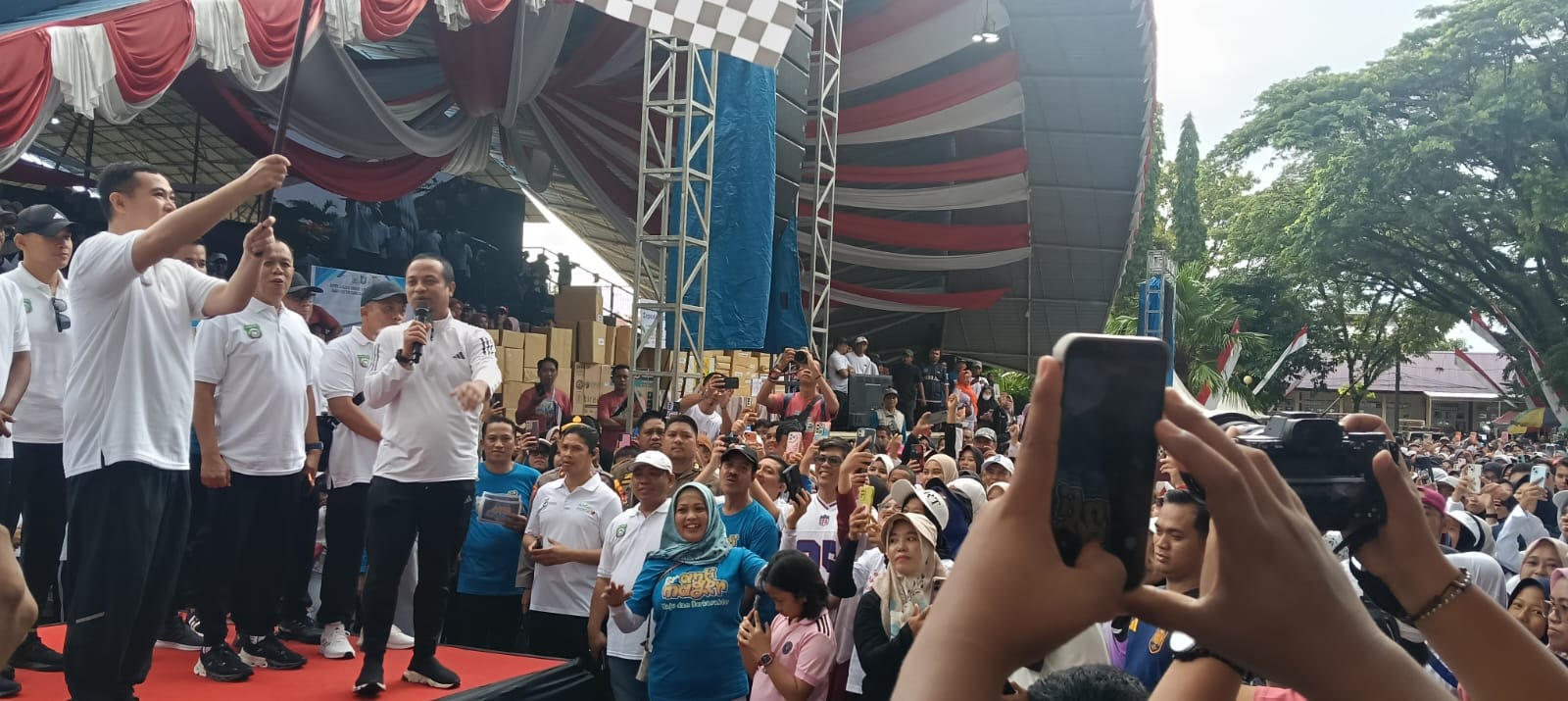 Jalan Sehat Anti Mager Pemkab Pangkep Diikuti Ribuan Peserta