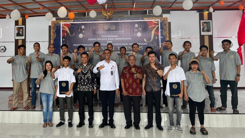 Lapas Parepare Beri Kado Natal Remisi kepada 13 Warga Binaan
