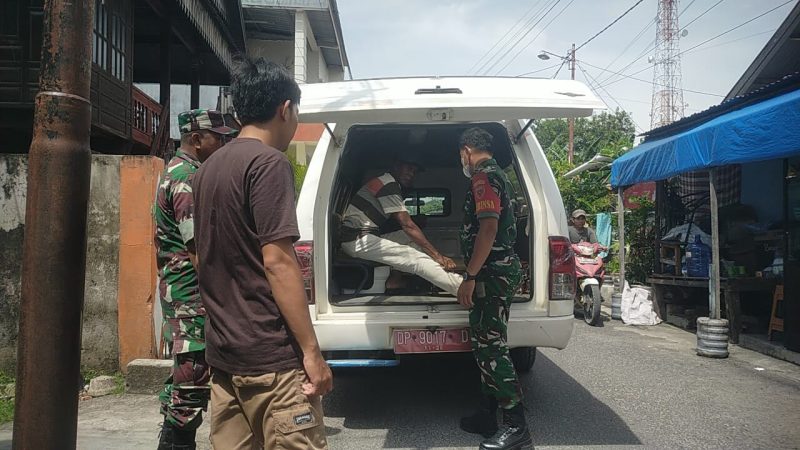 Meresahkan Warga, Babinsa Kelurahan Jaya Evakuasi ODGJ