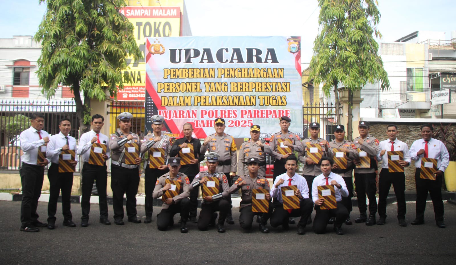 Kapolres Parepare Beri Penghargaan kepada 30 Personel Berkinerja Lebih