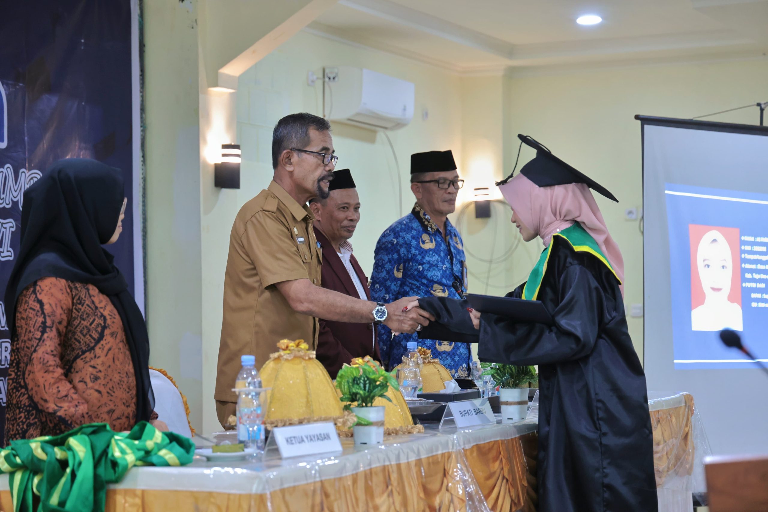 Plt Sekda Barru Hadiri Wisuda ke-XVI Akademi Keperawatan YAPI Barru