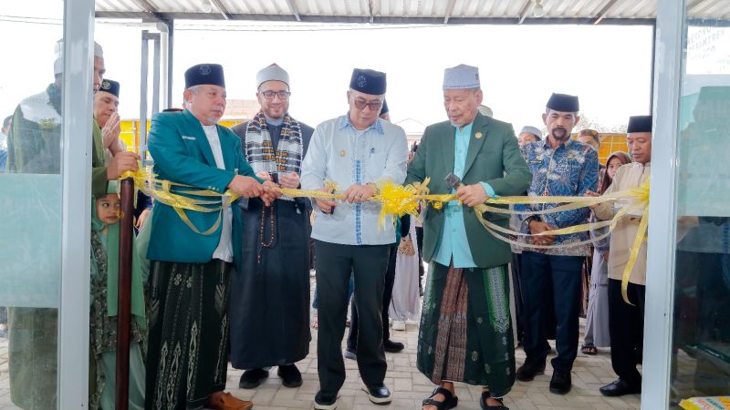 Wakil Bupati Barru Bersama AGH Faried Wadjedi Launching Toserba Terpadu DDI Mangkoso