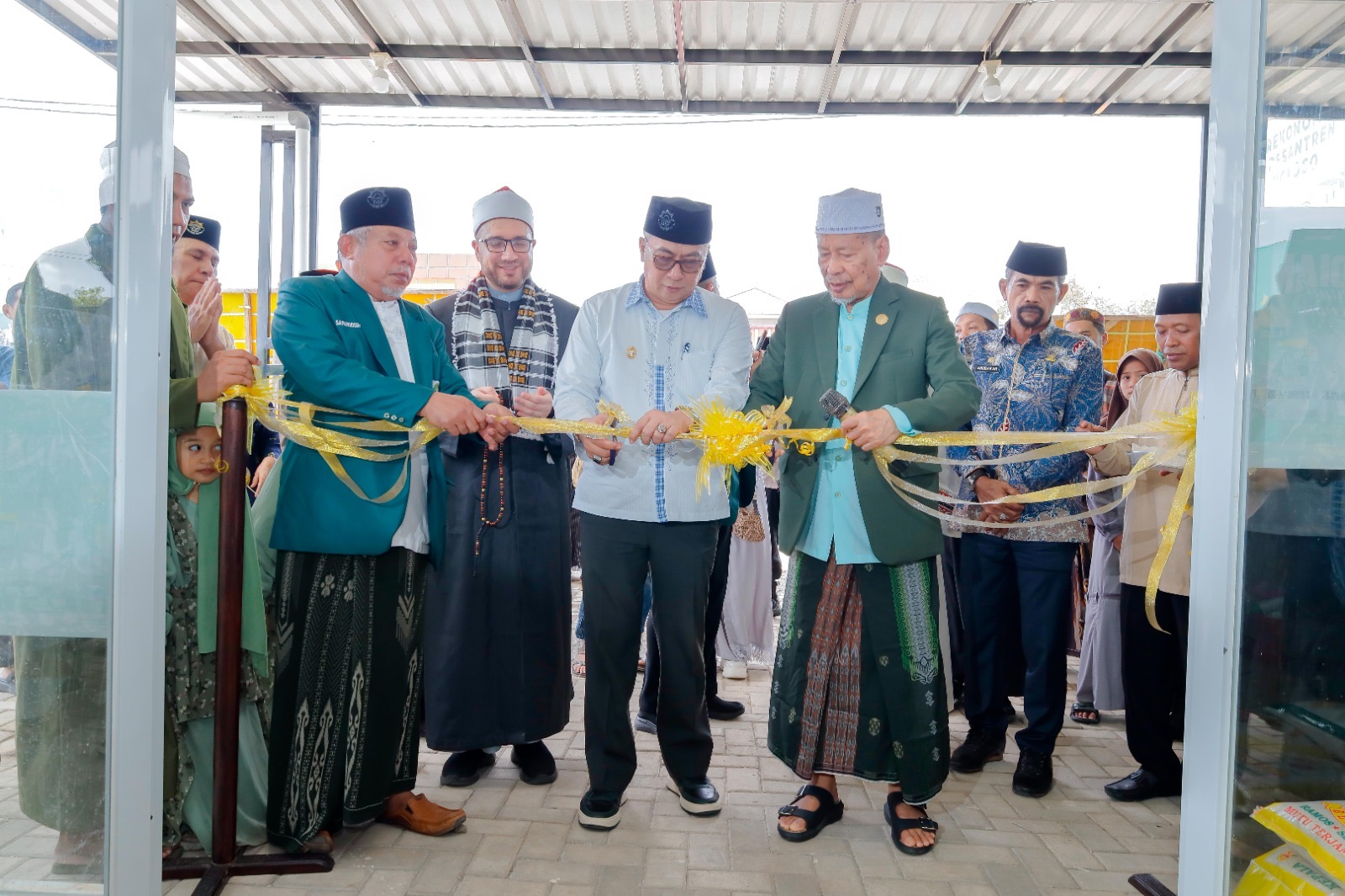 Wakil Bupati Barru Bersama AGH Faried Wadjedi Launching Toserba Terpadu DDI Mangkoso