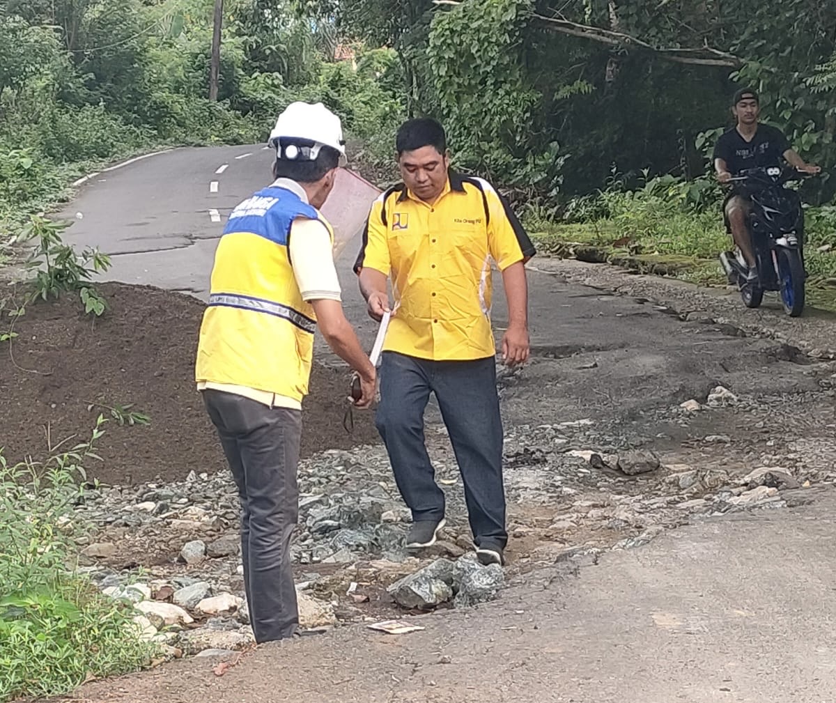 Jalankan Arahan Bupati & Wakil Bupati Barru, Dinas PU PUTR-Perkim Perbaiki Jalan Rusak di Lawampang-Tompo