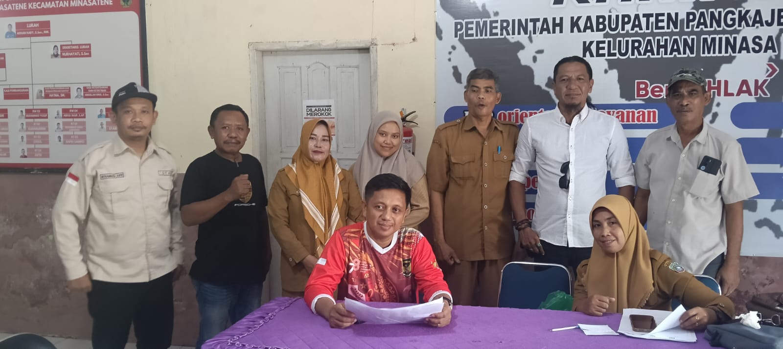 Lurah Minasatene Beri Layanan Terbaik bagi Warganya untuk Penyaluran BLTS Kemensos