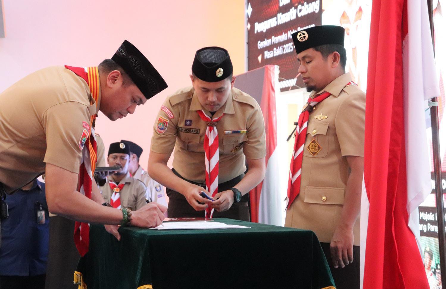 Tasming Hamid Dikukuhkan sebagai Pembina Kwarcab Pramuka Parepare