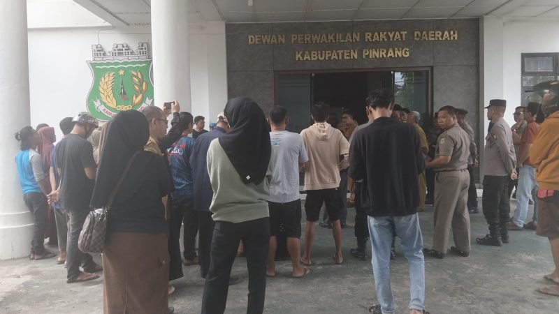 Tolak Digusur, PKL Lapangan Lasinrang Datangi Gedung DPRD Pinrang