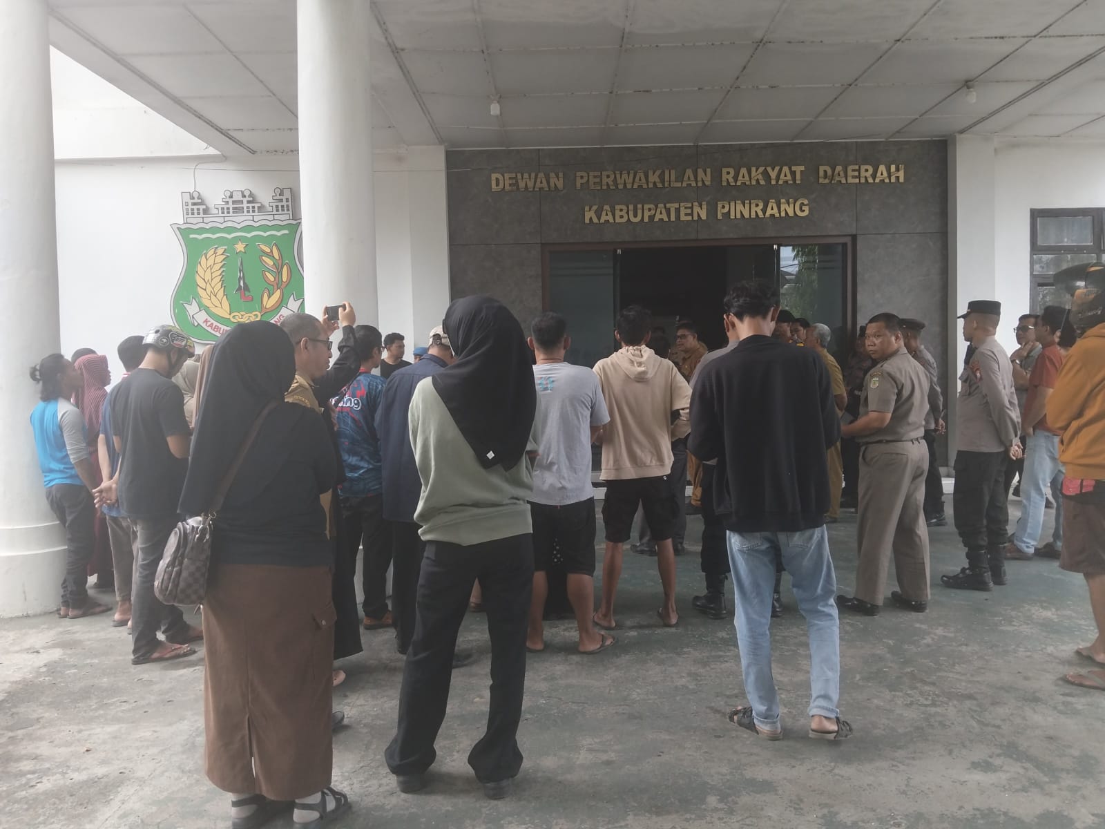Tolak Digusur, PKL Lapangan Lasinrang Datangi Gedung DPRD Pinrang