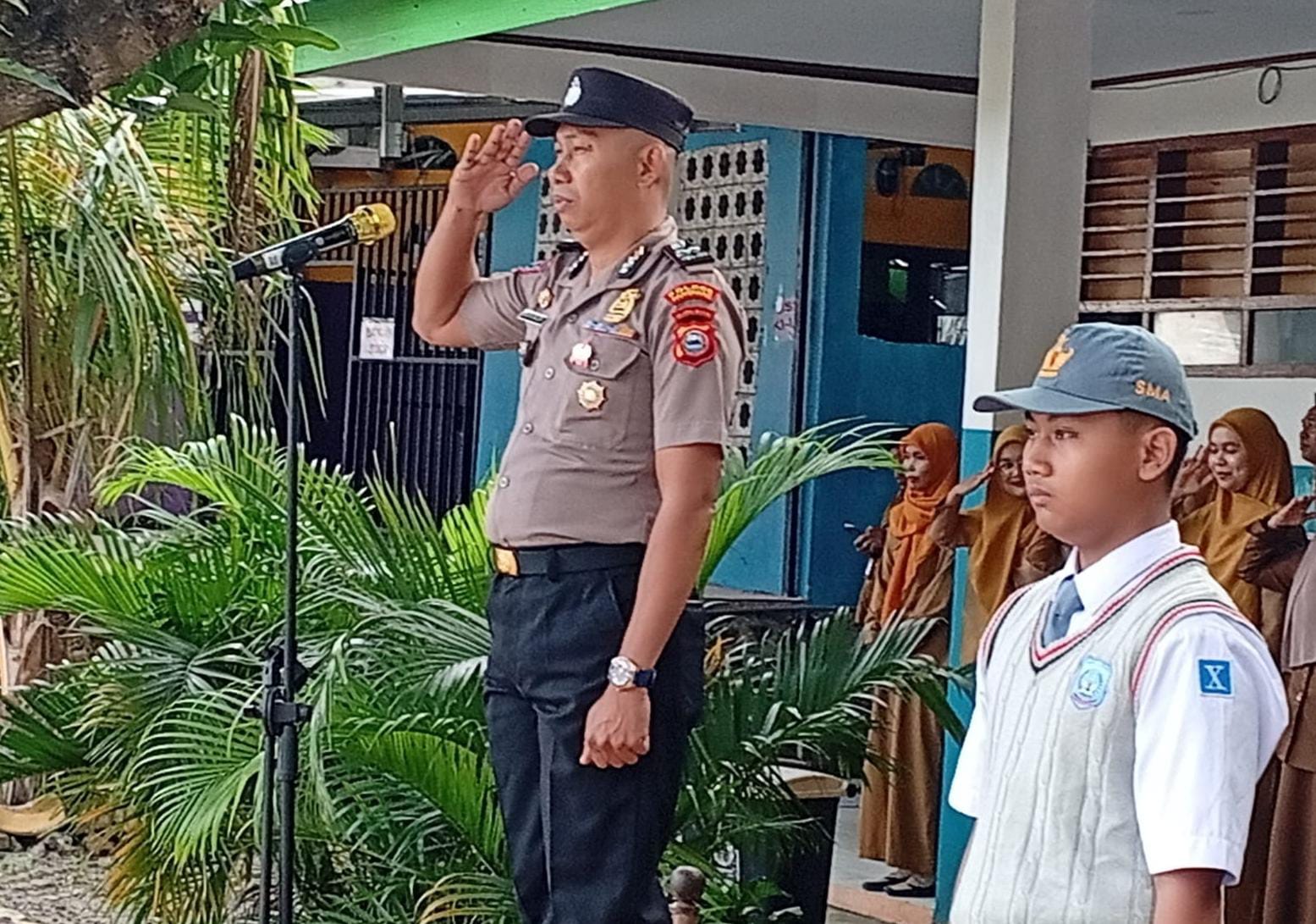 Sat Binmas Polres Parepare Goes To School di SMANegeri 4, Bina Karakter Pelajar dan Salurkan Sarana Olahraga