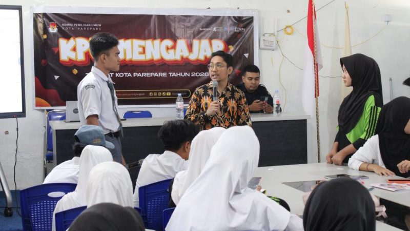 Game interaktif dan Debat Mini dengan Tema Kepemiluan pada Program KPU Mengajar di SMKN 1 Parepare