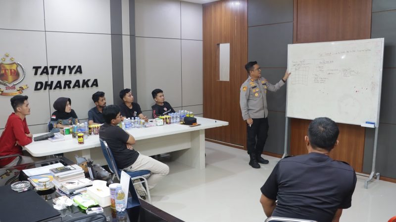 Tingkatkan Profesionalisme Kehumasan Polres Barru, AKBP Ananda Berikan Bimbingan Teknis