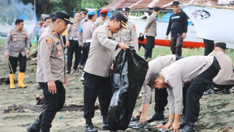 Laksanakan Arahan Presiden Prabowo, Polres Barru Kerja Bakti di Sejumlah Objek Wisata & Fasilitas Umum