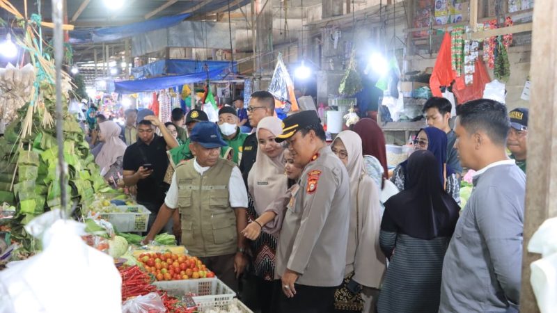 Antisipasi Lonjakan Harga Sembako Selama Ramadan, Polres Barru Sidak Pasar Pekkae