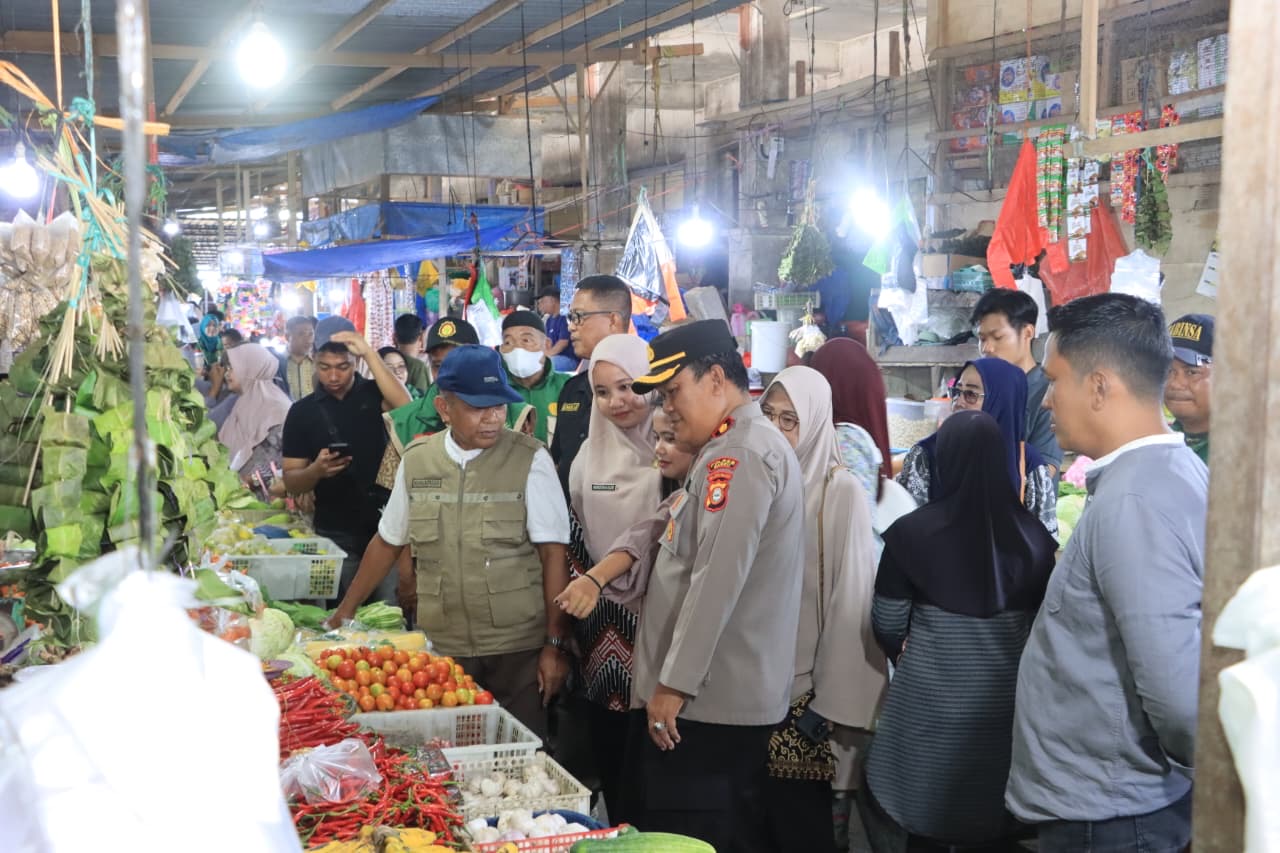 Antisipasi Lonjakan Harga Sembako Selama Ramadan, Polres Barru Sidak Pasar Pekkae
