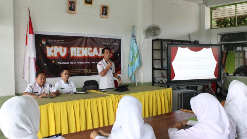 KPU Parepare Edukasi Pemilih Pemula bagi Pelajar SMK Bahari tentang Demokrasi dan Kepemiluan
