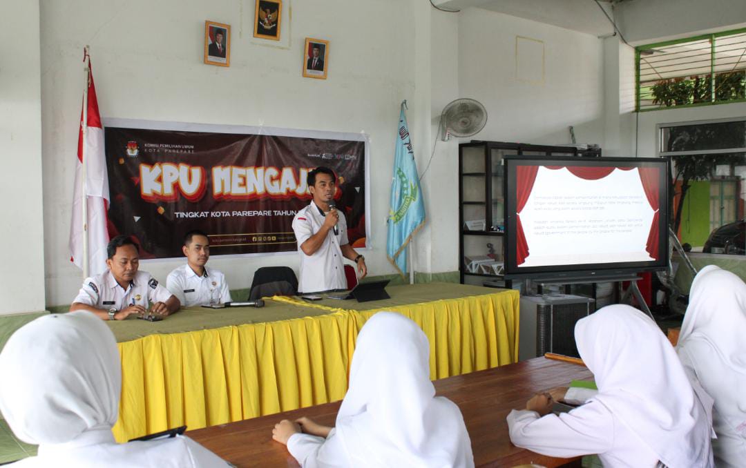KPU Parepare Edukasi Pemilih Pemula bagi Pelajar SMK Bahari tentang Demokrasi dan Kepemiluan