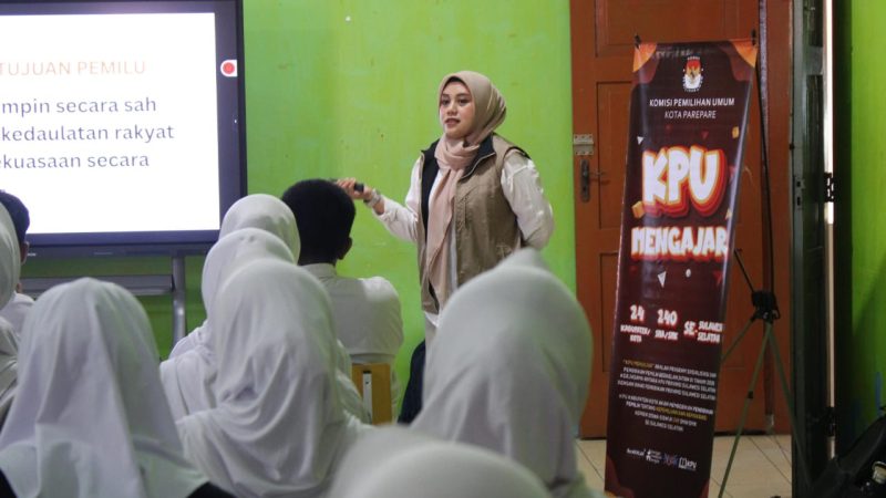 Melalui Program KPU Mengajar, KPU Parepare Edukasi Pemilu kepada Pelajar SMKN 3