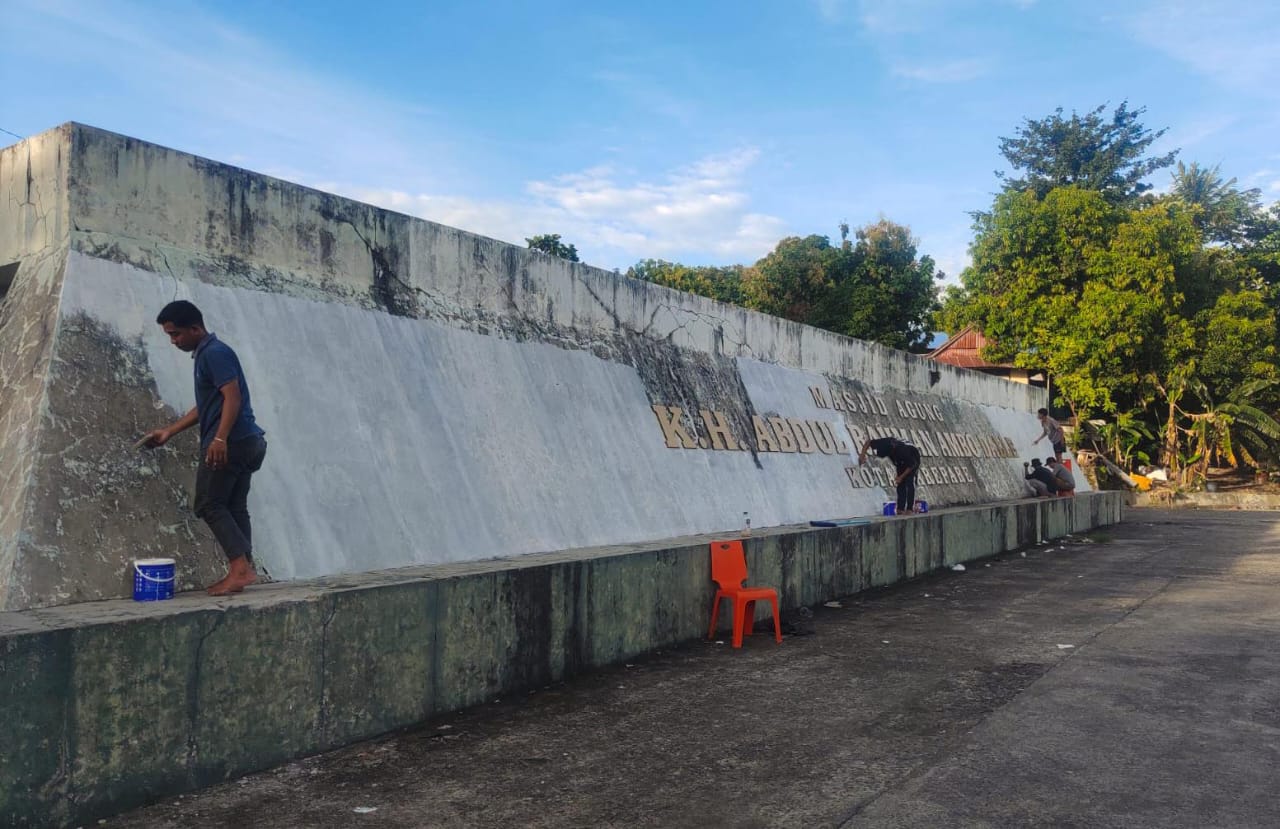 Pastikan Jemaah Beribadah Nyaman di Bulan Ramadan, ASN Parepare Gotong Royong Benahi Masjid Agung