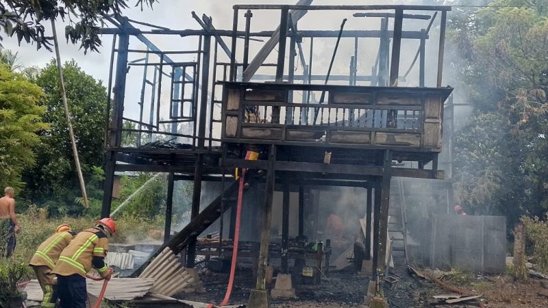 Rumah Panggung Milik Lansia di Pinrang Ludes Terbakar
