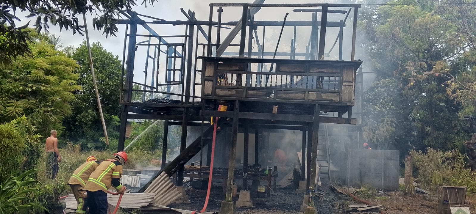 Rumah Panggung Milik Lansia di Pinrang Ludes Terbakar
