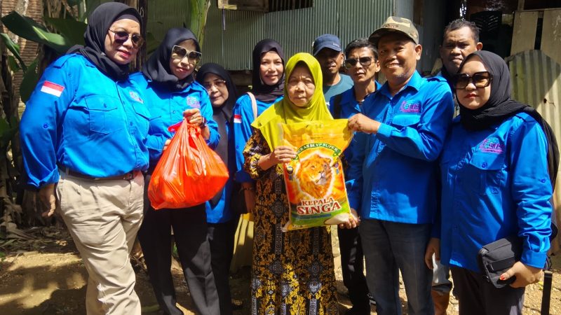 Ketua SMSI Pangkep Salurkan Bantuan Sembako kepada Warga Pattallasang di Kelurahan Kelabirang