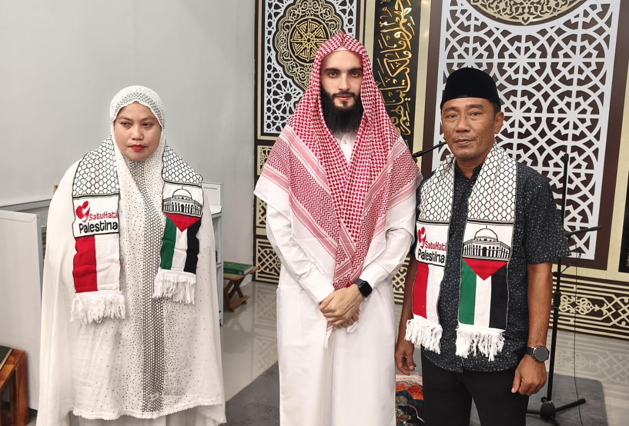 CEO Mario Group Kalsum Kadir Sambut Syaikh Palestina di Masjid Binti Marwati Parepare