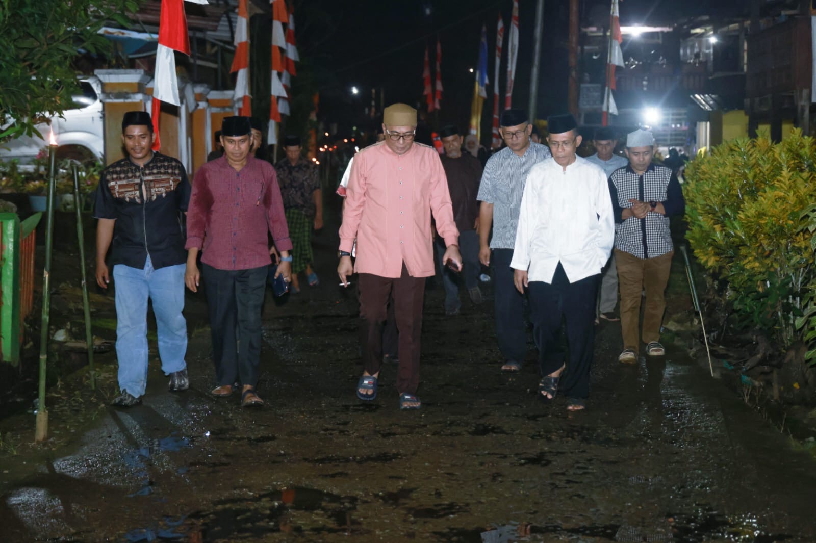 Semarak Umbul-umbul dan Obor Sambut Safari Ramadan Wakil Bupati Barru di Dusun Pesse Desa Lempang