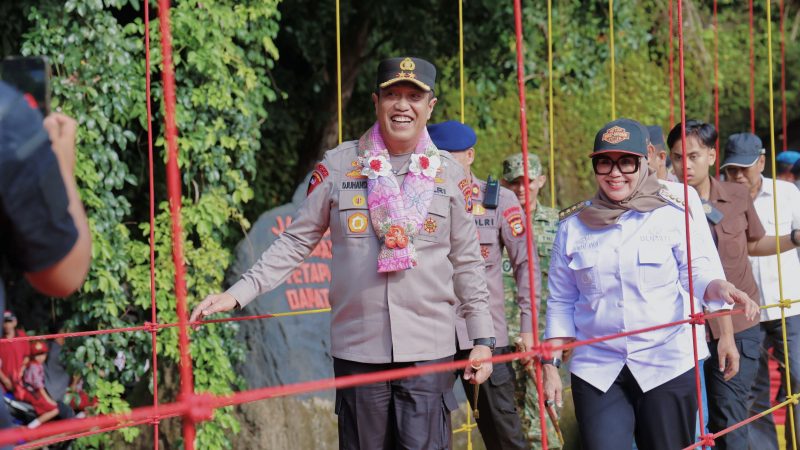 Bupati Barru Apresiasi Sinergi Kapolda Sulsel Bangun Jembatan Gantung di Pakka Nepo