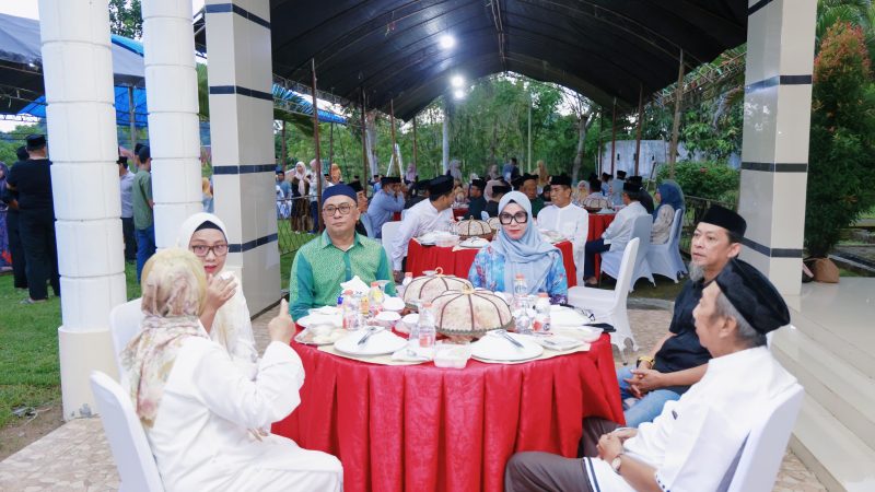 Bukber di Rujab Wabup Barru Berlangsung Penuh Keakraban dan Kekeluargaan