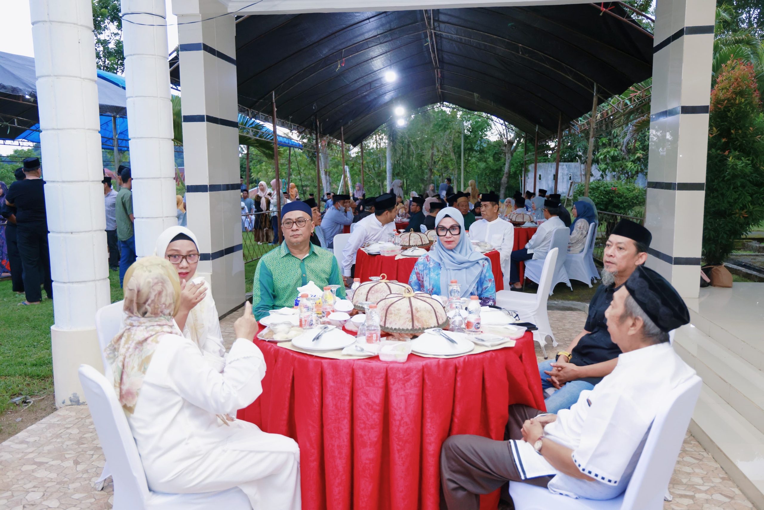 Bukber di Rujab Wabup Barru Berlangsung Penuh Keakraban dan Kekeluargaan