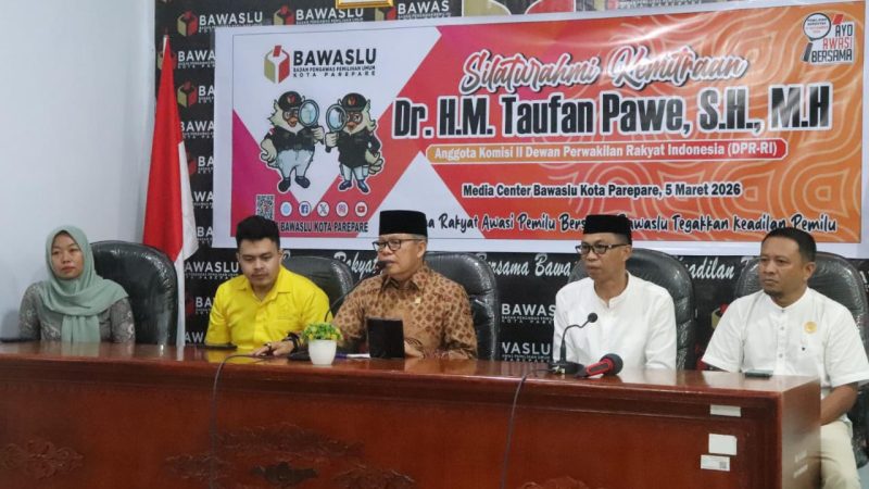 Bawaslu Parepare Terima Kunjungan Anggota Komisi II DPR RI Taufan Pawe: Bahas Penguatan Demokrasi dan Kelembagaan