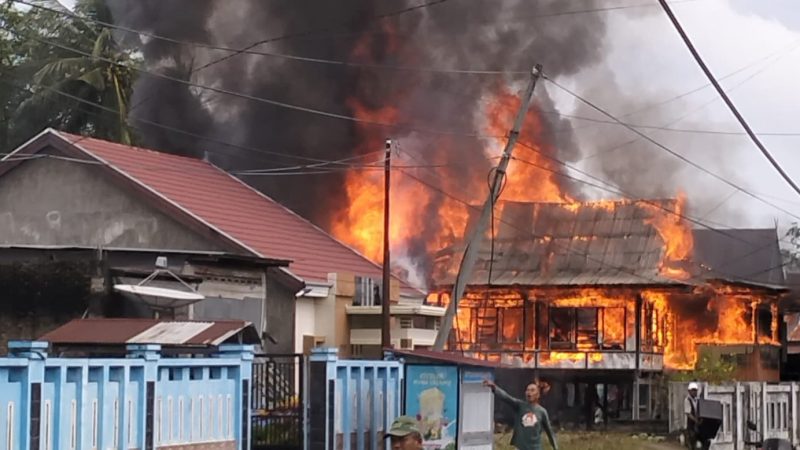 Ditinggal Melayat, Rumah Panggung dan Uang Tunai Rp80 Juta di Pinrang Ludes Terbakar