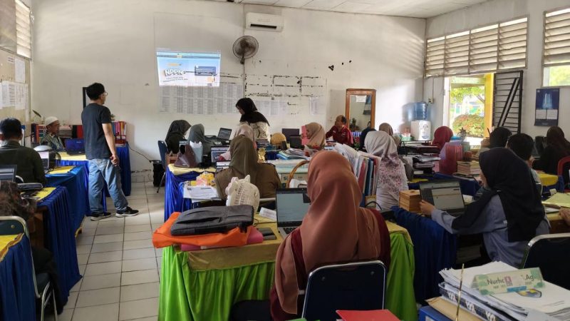 Guru dan Staf SMAN 1 Lasusua Laporkan SPT Tahunan Serentak Melalui Coretax DJP
