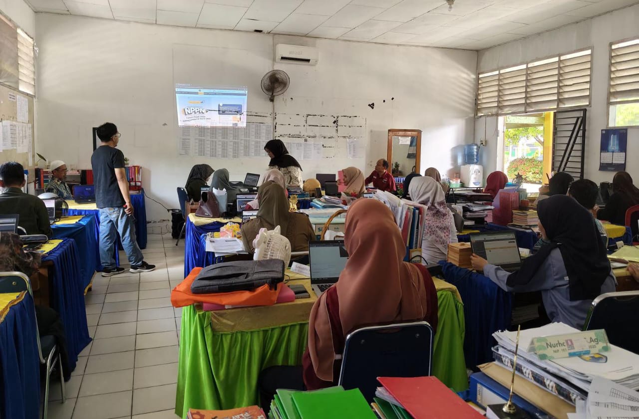 Guru dan Staf SMAN 1 Lasusua Laporkan SPT Tahunan Serentak Melalui Coretax DJP