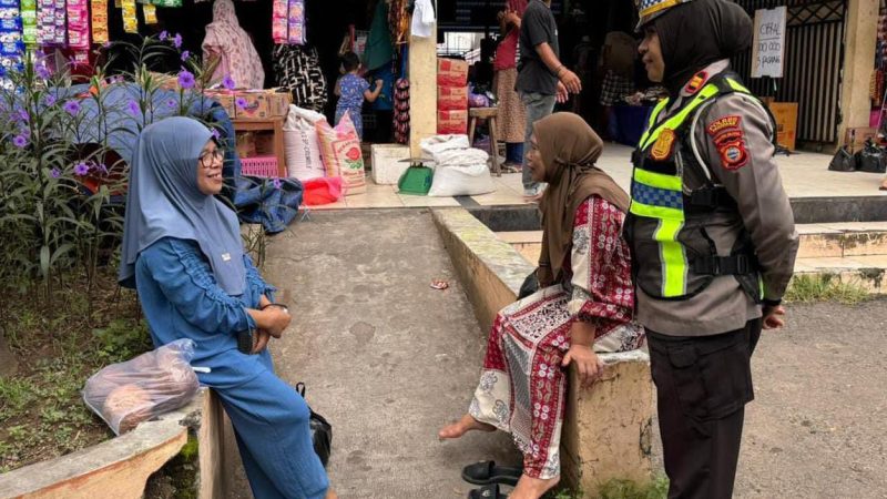 Satlantas Parepare Edukasi Warga Pasar melalui Program Polantas Menyapa