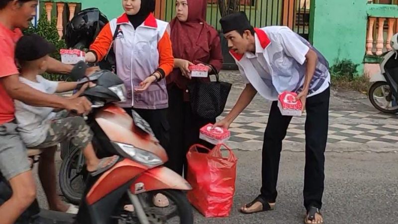 PSI Parepare Tebar Ratusan Takjil ke Masyarakat