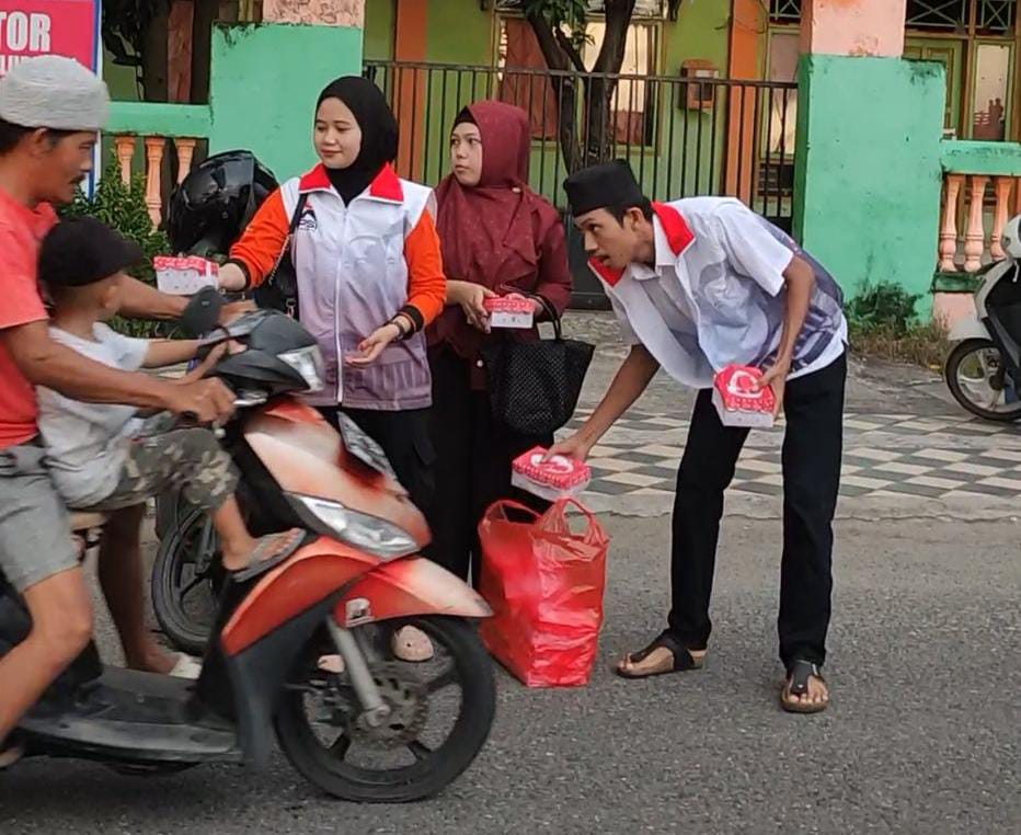 PSI Parepare Tebar Ratusan Takjil ke Masyarakat