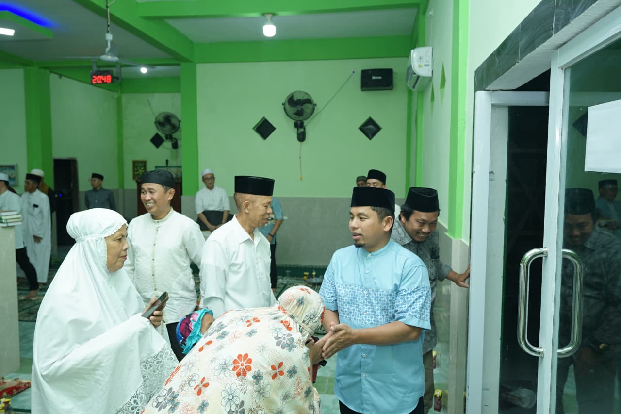 Safari Ramadan Hari ke-27, Tasming Hamid Salat Berjamaah dan Serahkan Bantuan Masjid