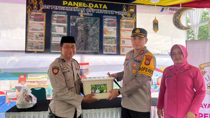 Suntik Semangat Personil, Kapolres Parepare Tinjau Pos Ketupat 2026 dan Serahkan Tali Asih