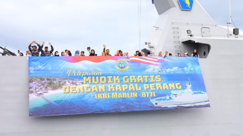 Kapolda Sulsel Hadiri Pelepasan Mudik Gratis KRI Martin-877