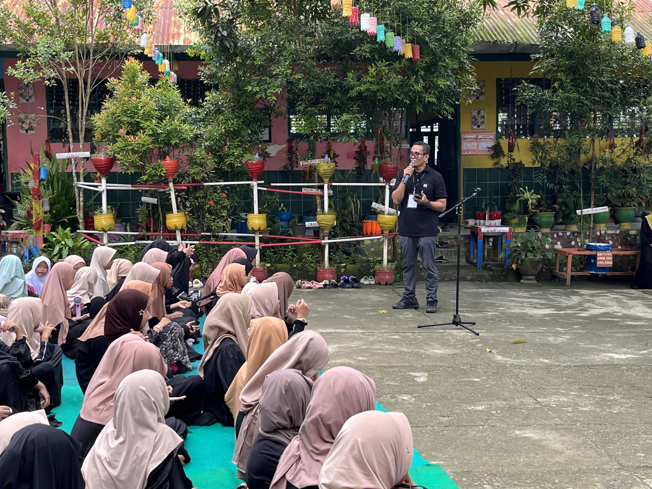 Volunteer Aksi Kebaikan Bersama 17 Sulsel Gelar Kelas Berbagi Ilmu di SD Negeri 13 Barru