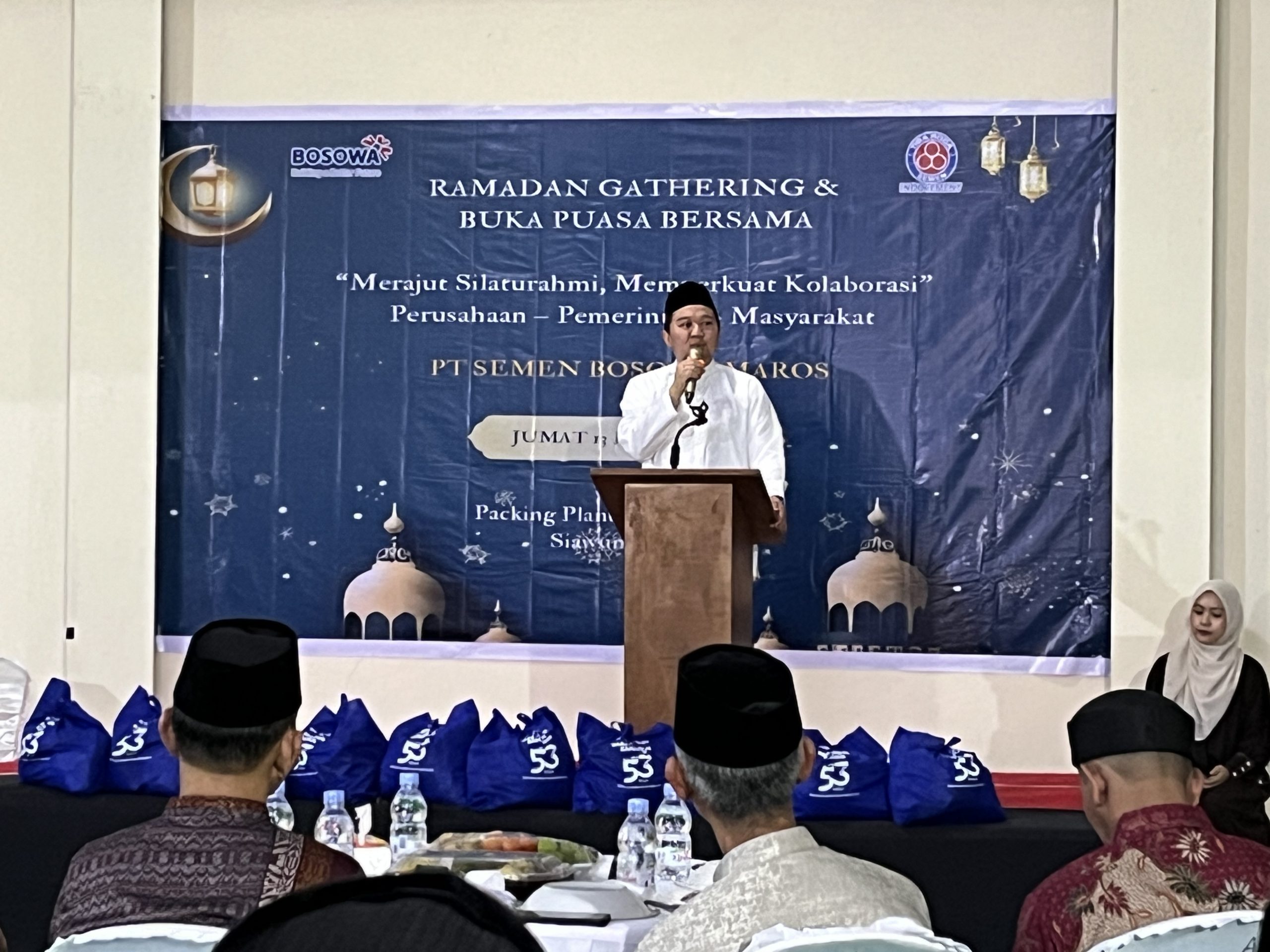 Bosowa Corporindo Gelar Buka Puasa Bersama & Salurkan Ribuan Paket Bantuan Sembako Untuk Masyarakat Barru