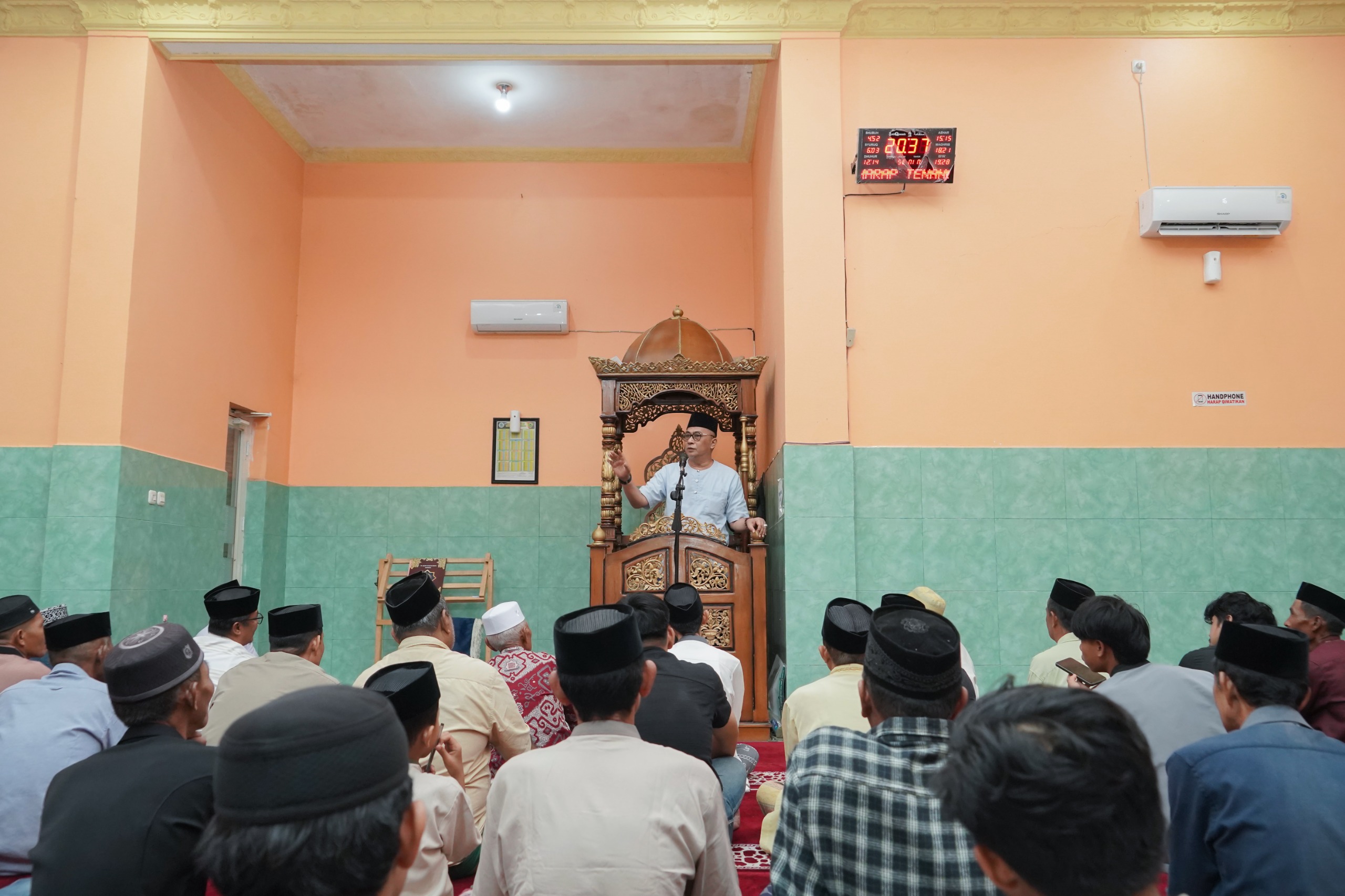 Safari Ramadan di di Masjid Nurul Yazaqirah Bentenge, Abustan Ajak Masyarakat Perkuat Ukhuwah