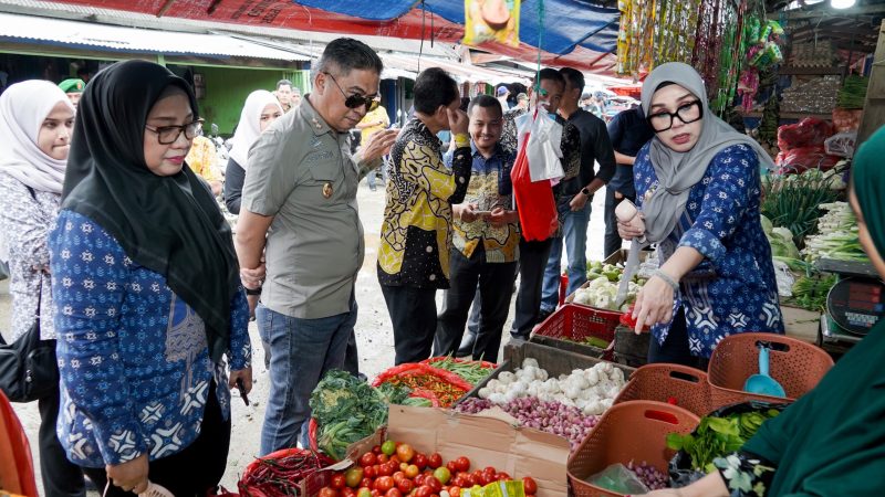 Bupati Barru Sidak Pasar Mattirowalie Pastikan Harga Bahan Pokok Stabil Jelang Lebaran Idulfitri