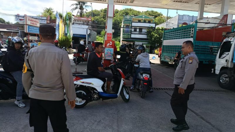 Polsek Soreang Awasi Aktivitas SPBU,  Pastikan Situasi Tetap Kondusif Pasca Isu Kenaikan BBM