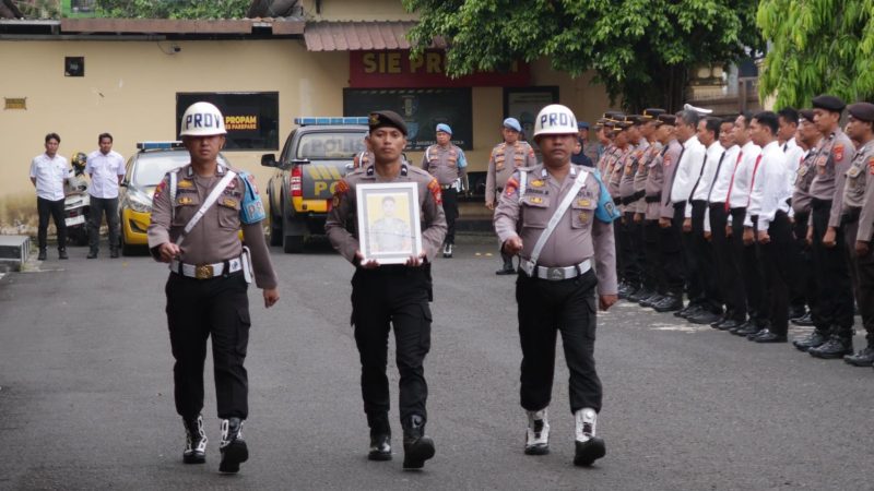 Polres Parepare Gelar Upacara Pemberian Penghargaan dan Pemberhentian Tidak Hormat dari Dinas Kepolisian