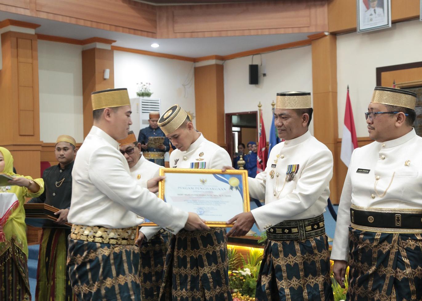 HUT ke 66 Pangkep, Kapolres Terima Penghargaan Dedikasi Akselerasi Pembangunan