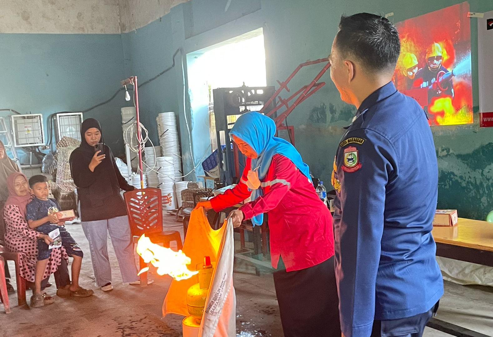 Pertamina Sulawesi Perkuat Edukasi Keselamatan, IT Makassar Gelar Pelatihan Penggunaan APAR untuk Masyarakat